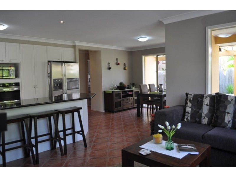 6 Redwood Place, Molendinar QLD 4214