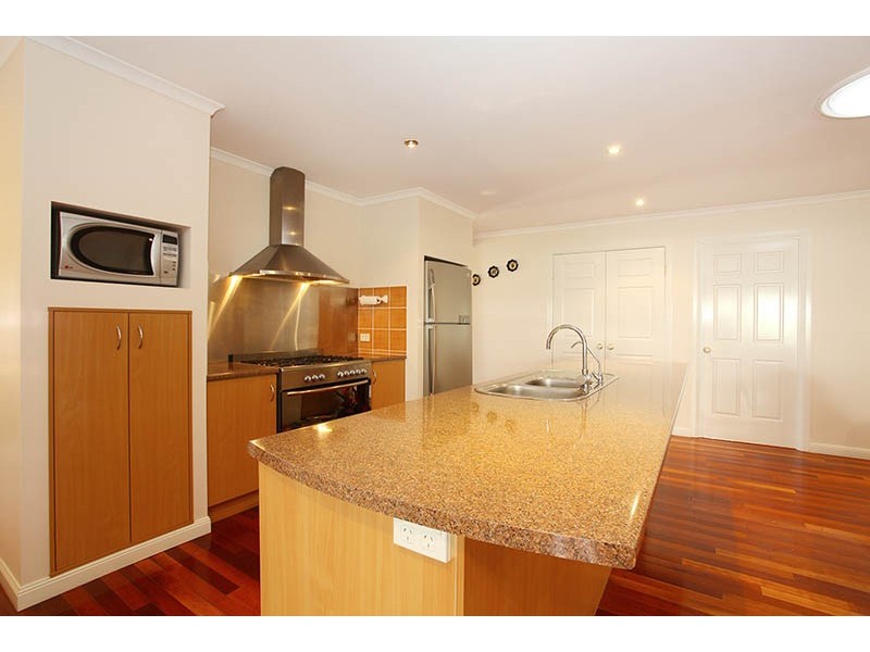 34 Gumleaf Drive, Molendinar QLD 4214