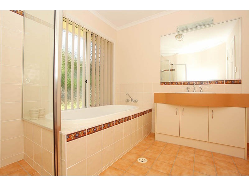 34 Gumleaf Drive, Molendinar QLD 4214