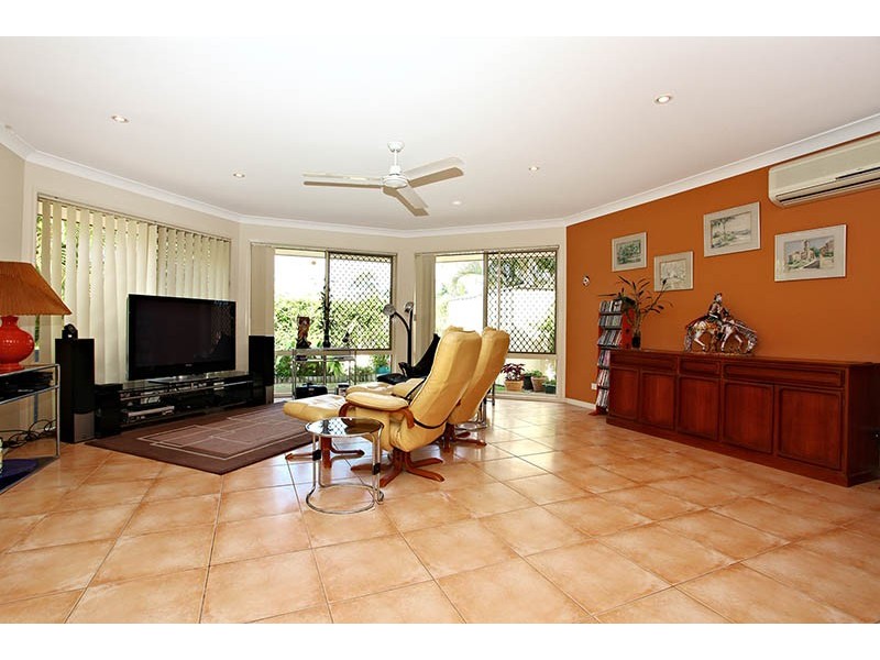 179 Crestwood Drive, Molendinar QLD 4214