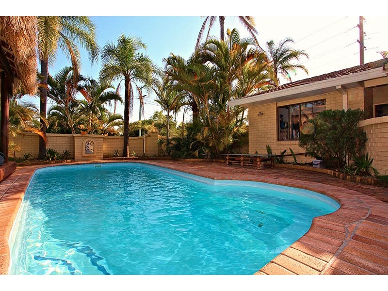 11 Kingsway Drive, Molendinar QLD 4214