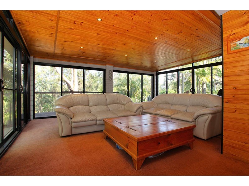 11 Kingsway Drive, Molendinar QLD 4214