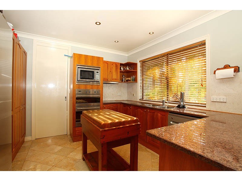 11 Kingsway Drive, Molendinar QLD 4214