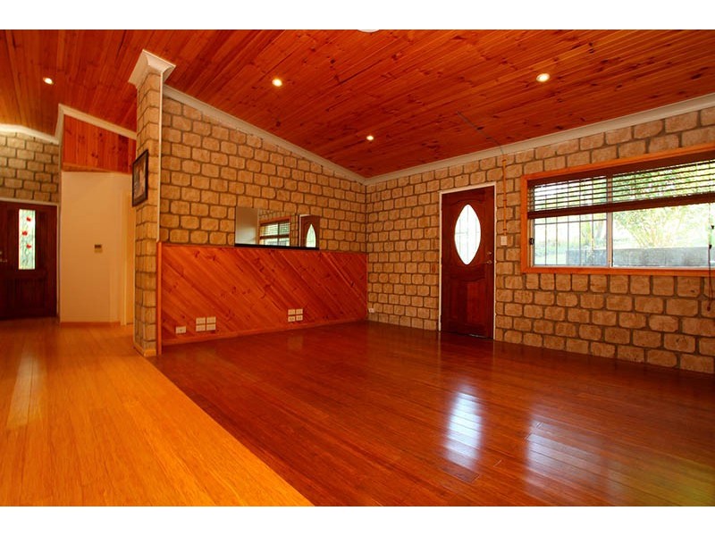 11 Kingsway Drive, Molendinar QLD 4214