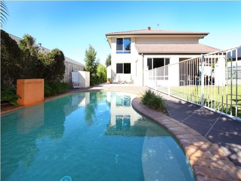 11 Casuarina Drive, Molendinar QLD 4214