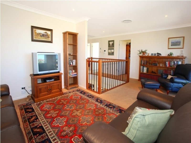 11 Casuarina Drive, Molendinar QLD 4214