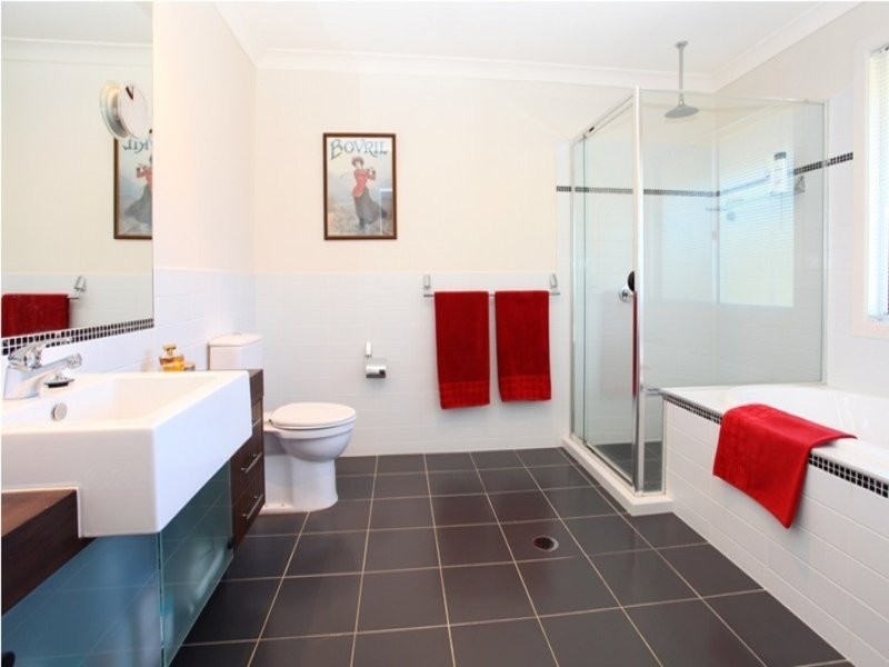 11 Casuarina Drive, Molendinar QLD 4214