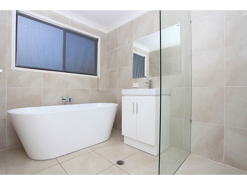 11 KAWANA CRESCENT, Ashmore QLD 4214