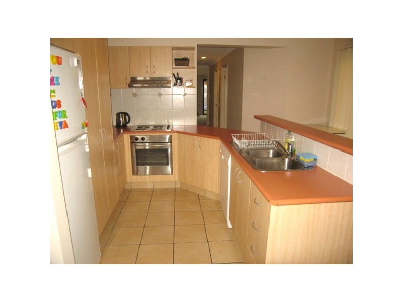 2/223 Turpin Road, Labrador QLD 4215