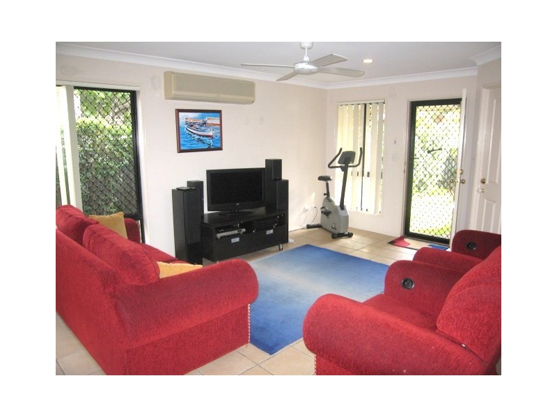 2/223 Turpin Road, Labrador QLD 4215