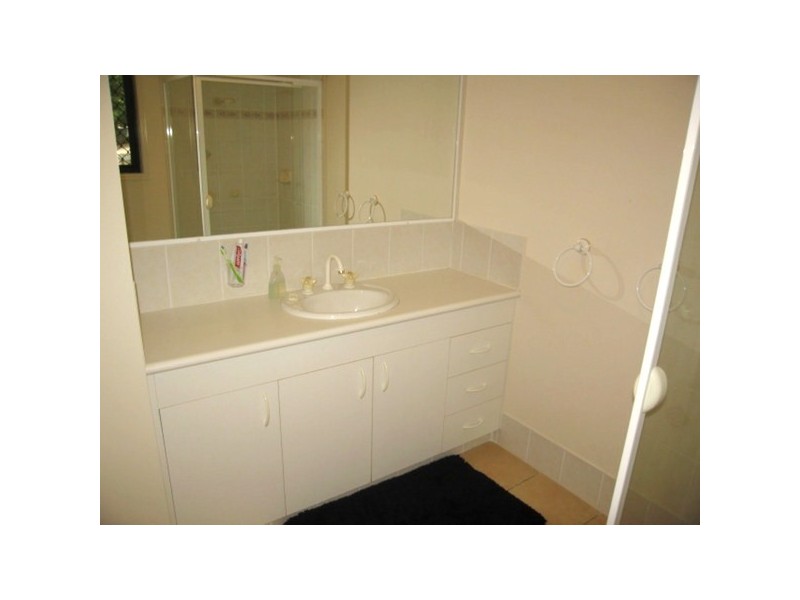 2/223 Turpin Road, Labrador QLD 4215