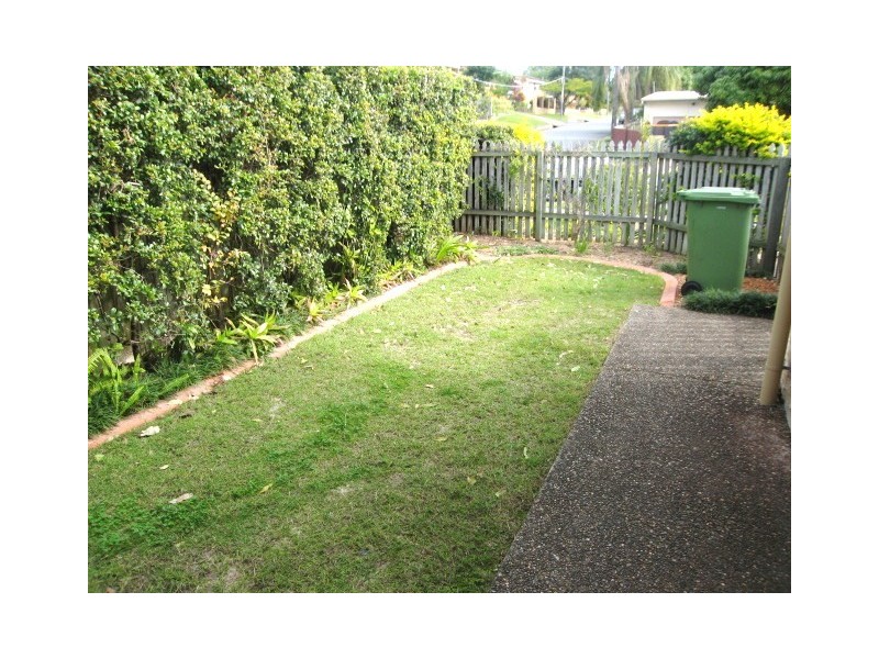 2/223 Turpin Road, Labrador QLD 4215