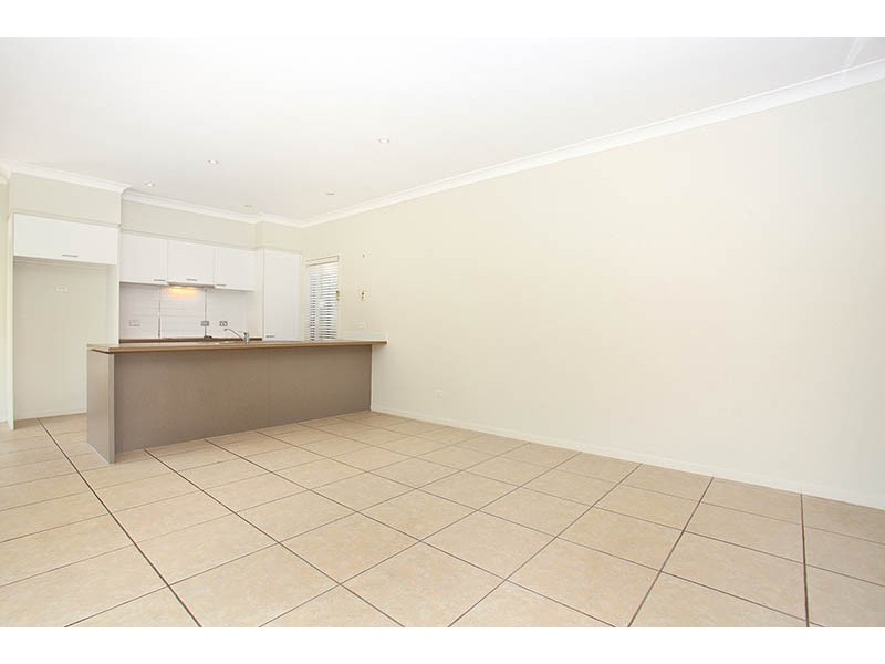 8 Mahogany Place, Molendinar QLD 4214