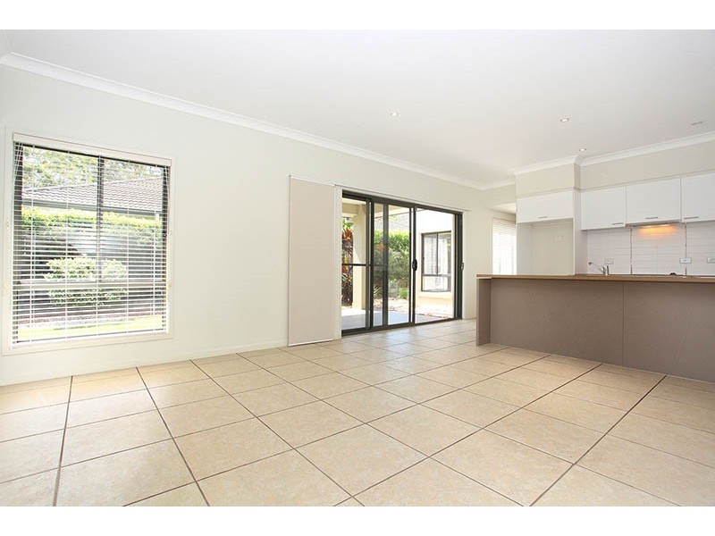 8 Mahogany Place, Molendinar QLD 4214