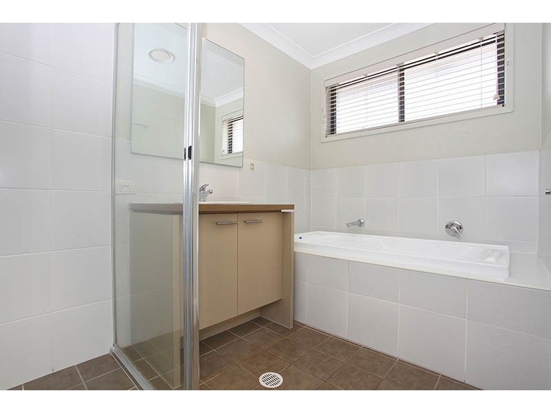 8 Mahogany Place, Molendinar QLD 4214