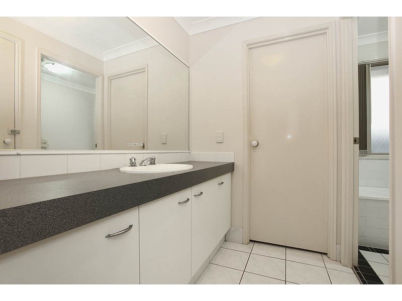 33 Desert Falls Crescent, Parkwood QLD 4214