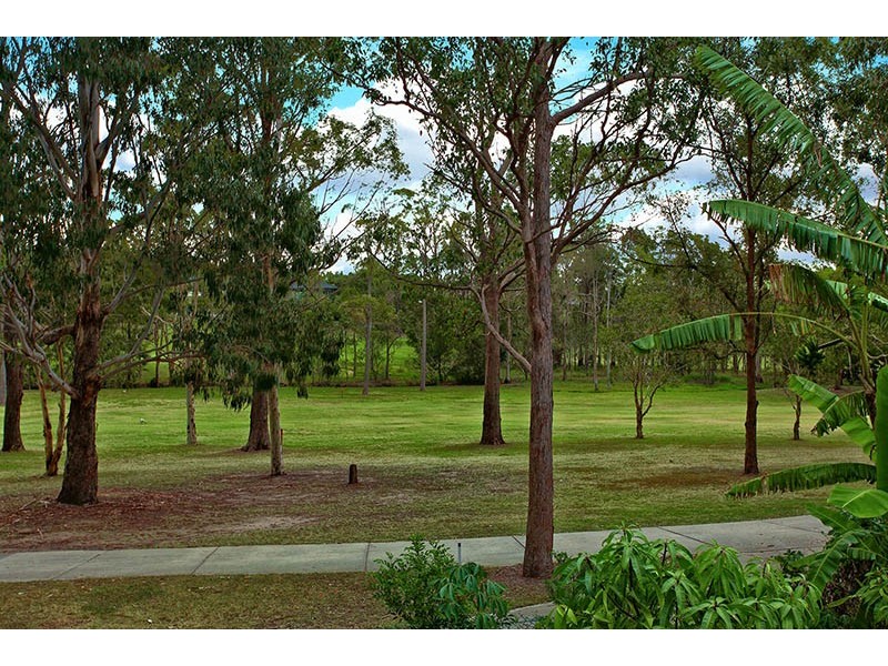 33 Desert Falls Crescent, Parkwood QLD 4214