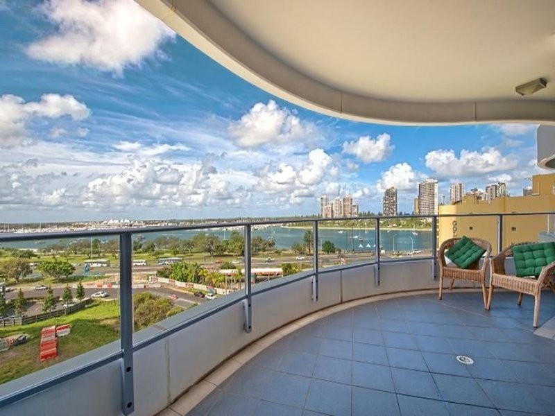 1004/4 Como Crescent, Southport QLD 4215