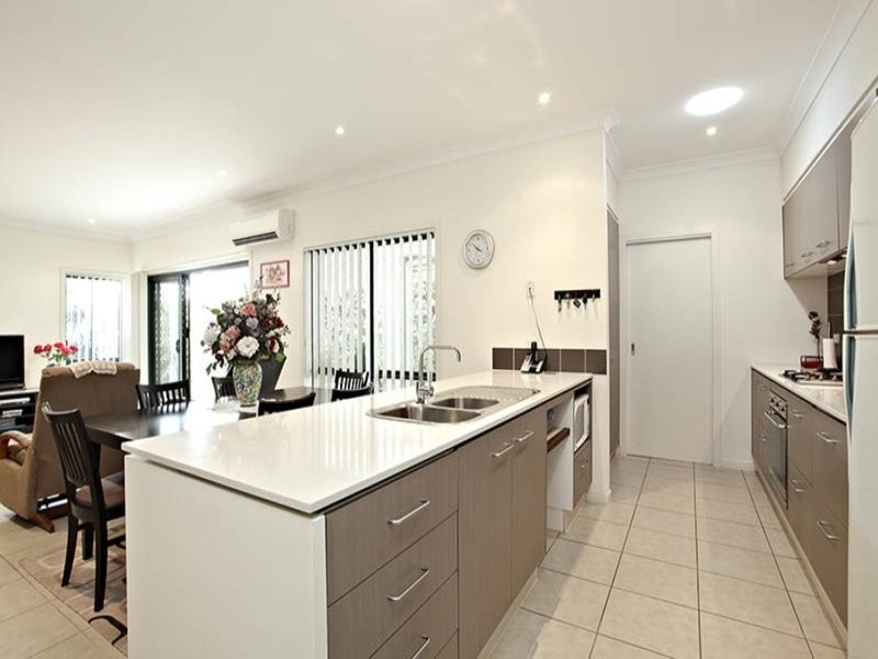 6 Corymbia  Way, Molendinar QLD 4214