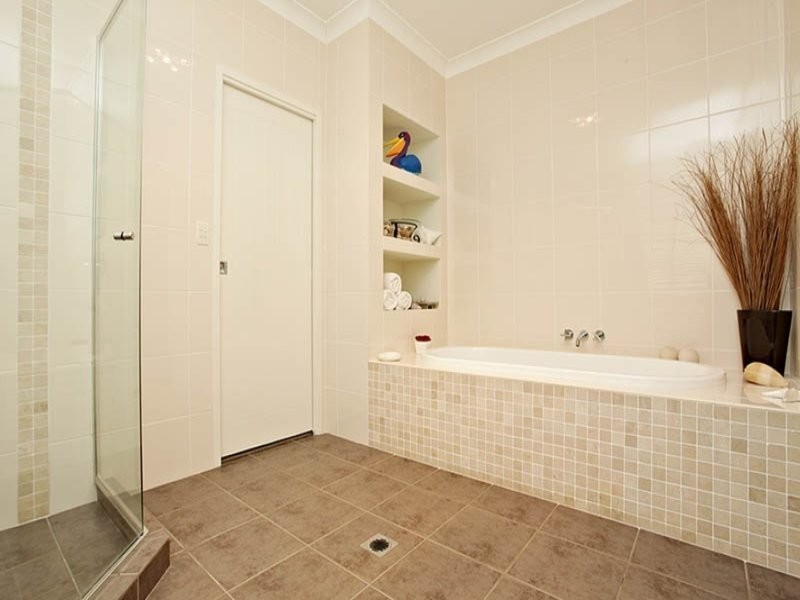 2 Rosegum Drive, Molendinar QLD 4214