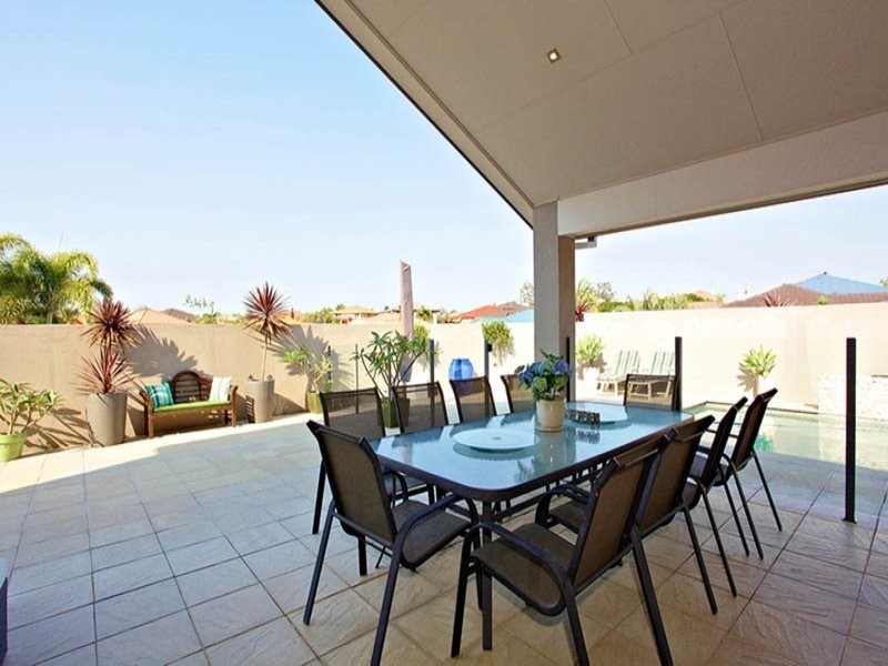 2 Rosegum Drive, Molendinar QLD 4214