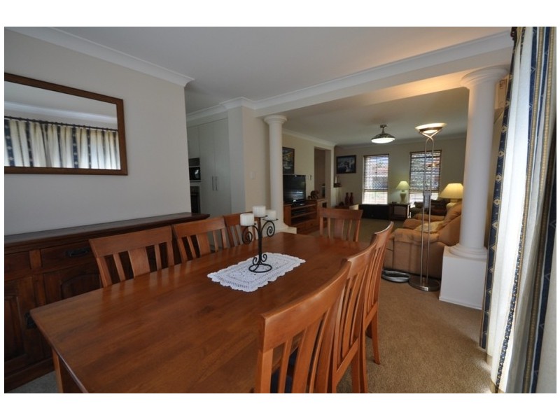 11 Redgum Place, Molendinar QLD 4214
