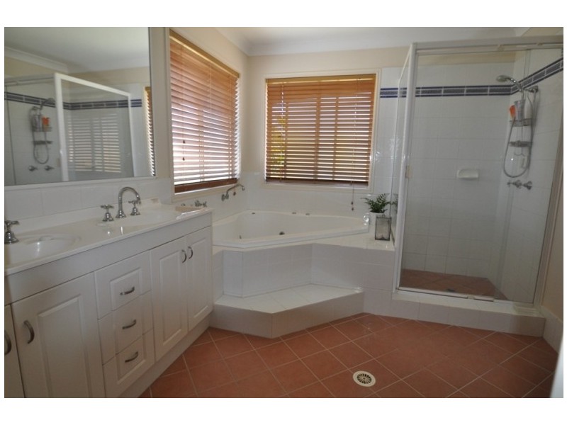 11 Redgum Place, Molendinar QLD 4214