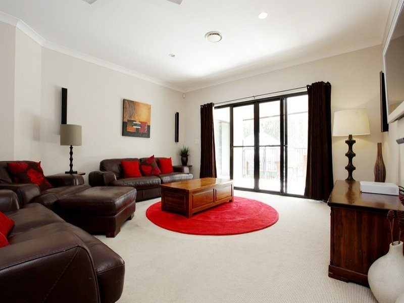 11 Leeds Close, Arundel QLD 4214