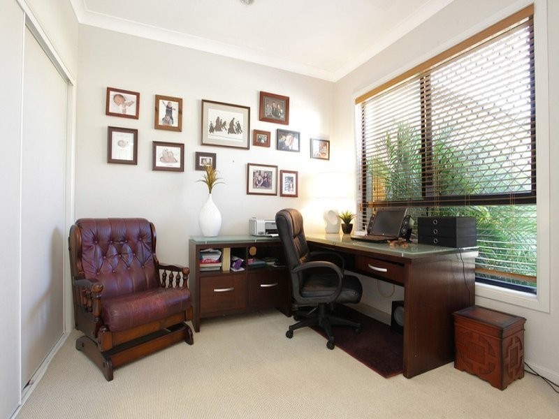 11 Leeds Close, Arundel QLD 4214