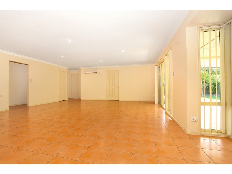 4 Leopard Tree Place, Molendinar QLD 4214