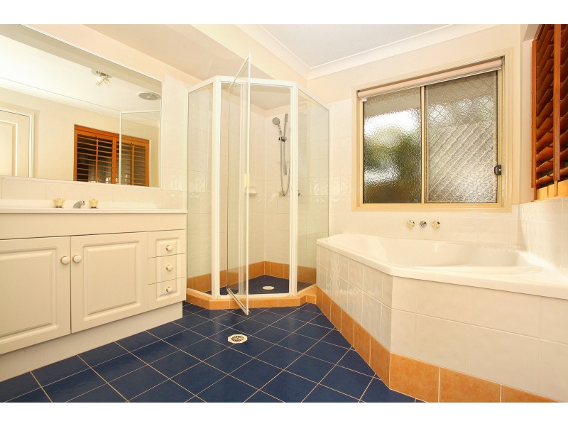 4 Leopard Tree Place, Molendinar QLD 4214