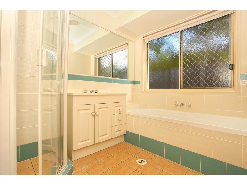 4 Leopard Tree Place, Molendinar QLD 4214