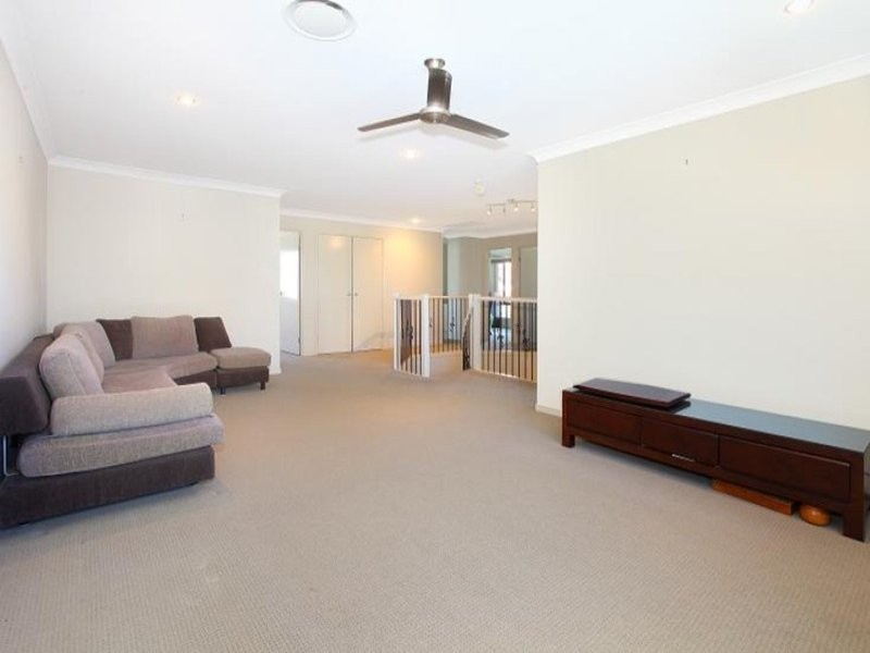 15 Viewridge Way, Molendinar QLD 4214