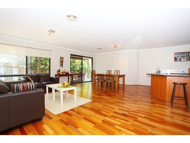 17 Gumleaf Drive, Molendinar QLD 4214