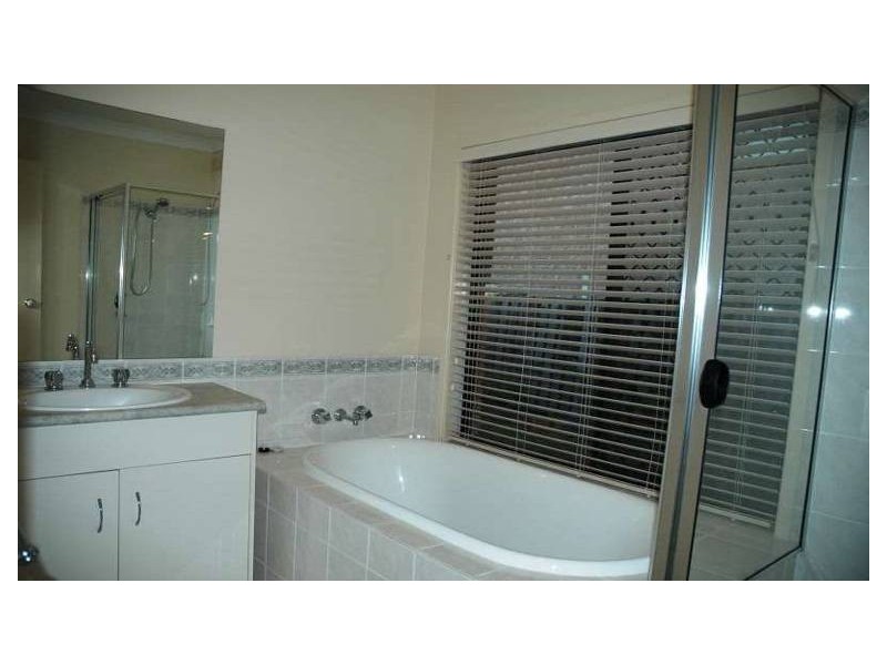 17 Gumleaf Drive, Molendinar QLD 4214