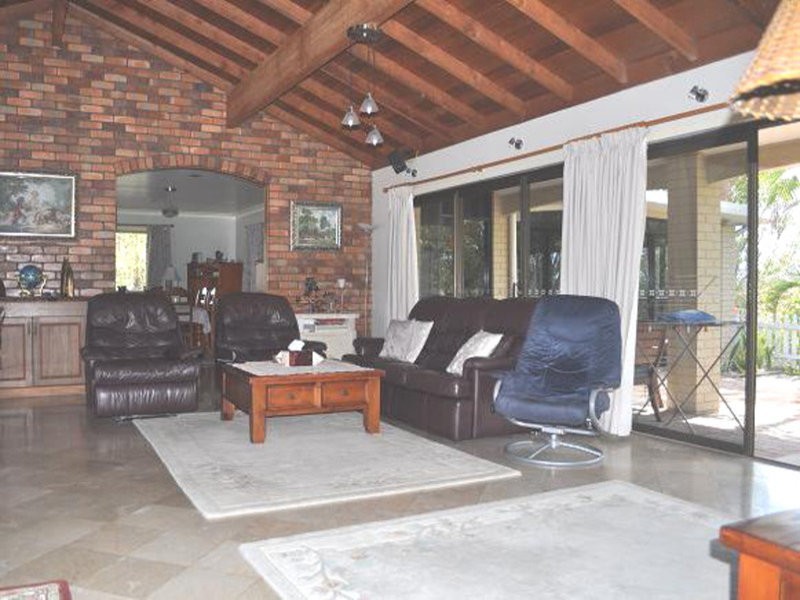 11 Kingsway Drive, Molendinar QLD 4214