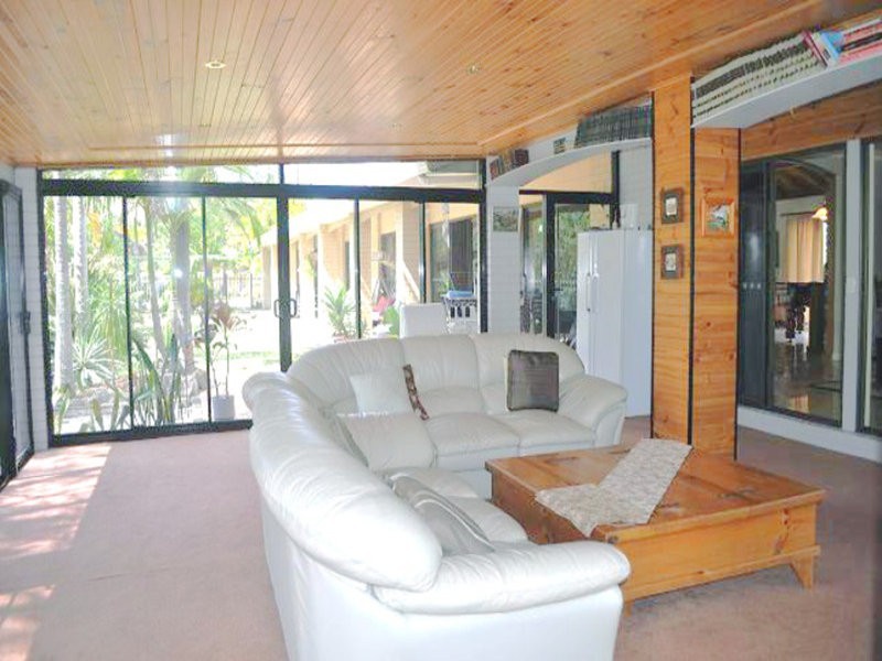 11 Kingsway Drive, Molendinar QLD 4214