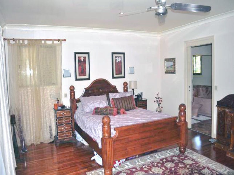 11 Kingsway Drive, Molendinar QLD 4214