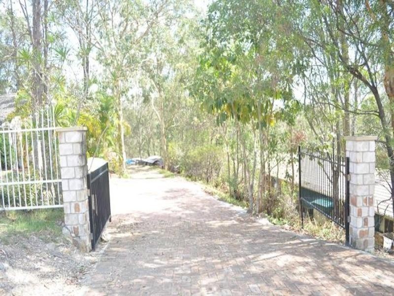 11 Kingsway Drive, Molendinar QLD 4214