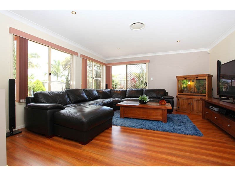 19 Dellwood Circuit, Molendinar QLD 4214