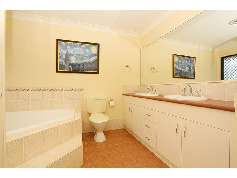 24 LILLYWOOD CIRCUIT, Molendinar QLD 4214