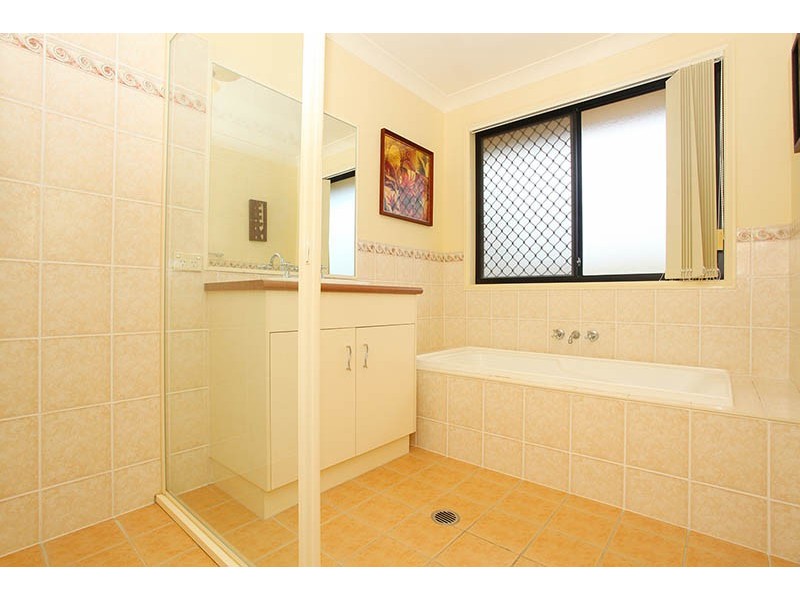 24 LILLYWOOD CIRCUIT, Molendinar QLD 4214