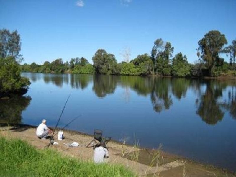 8 Clear River Boulevard, Ashmore QLD 4214