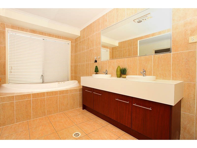 29 Dellwood Circuit, Molendinar QLD 4214