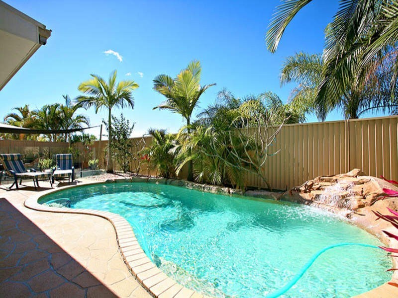 171 Crestwood Drive, Molendinar QLD 4214