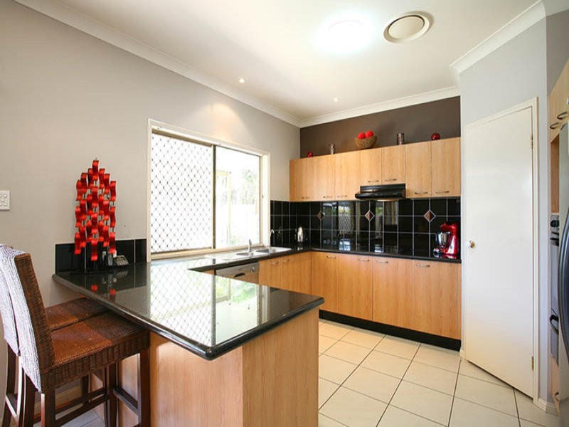 171 Crestwood Drive, Molendinar QLD 4214
