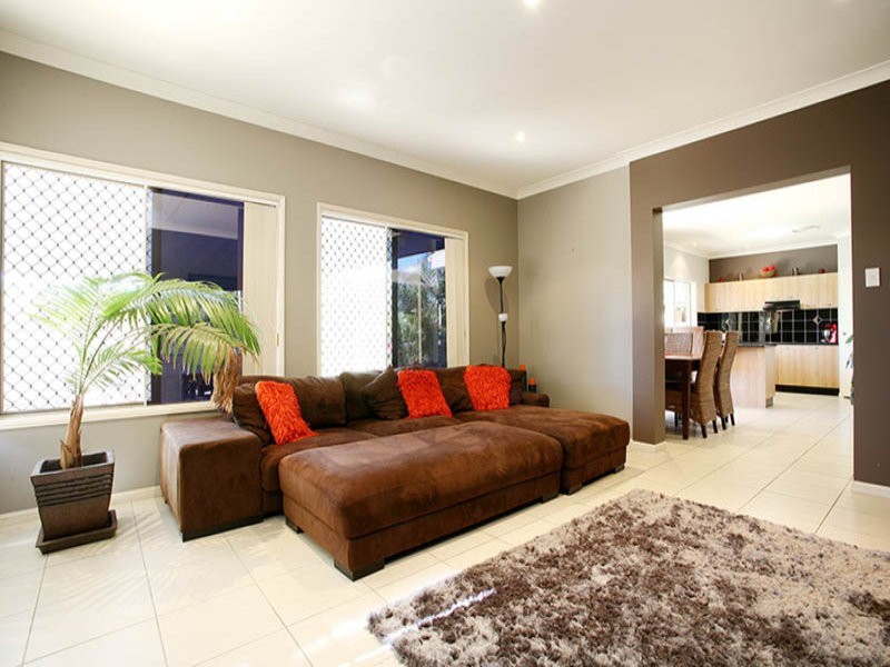 171 Crestwood Drive, Molendinar QLD 4214
