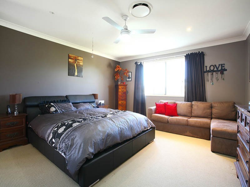 171 Crestwood Drive, Molendinar QLD 4214