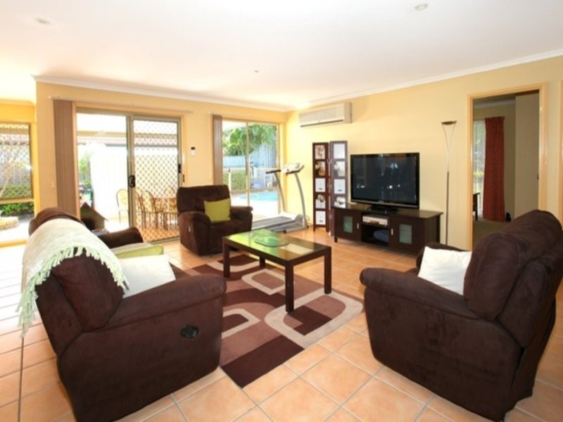 42 Dellwood Circuit, Molendinar QLD 4214