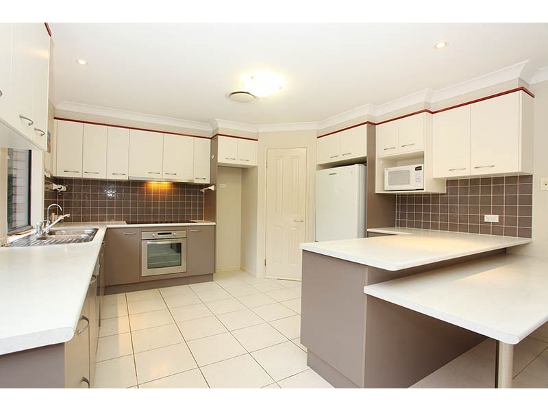 4 Banbrook Court, Molendinar QLD 4214